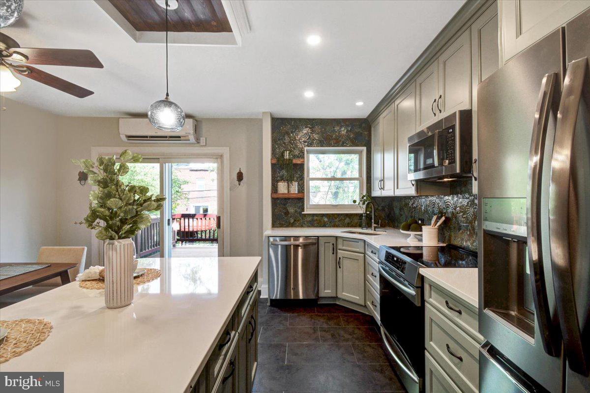 3709 Elkader Road Baltimore, MD 21218 - Photo 9 of 32