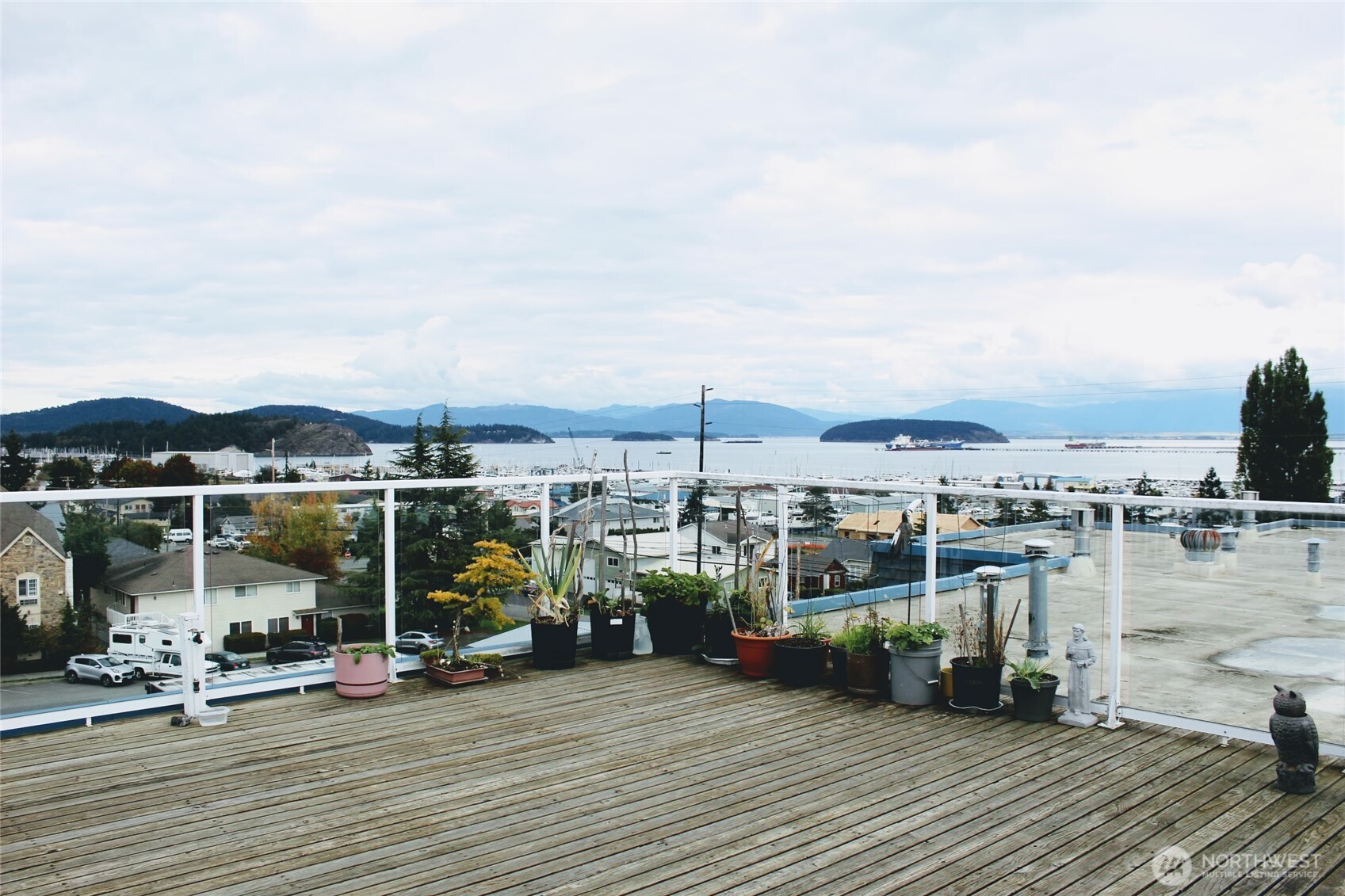 910 34th Street, Unit 202 Anacortes, WA 98221 - Photo 19 of 20 a view of a ocean view and car parked