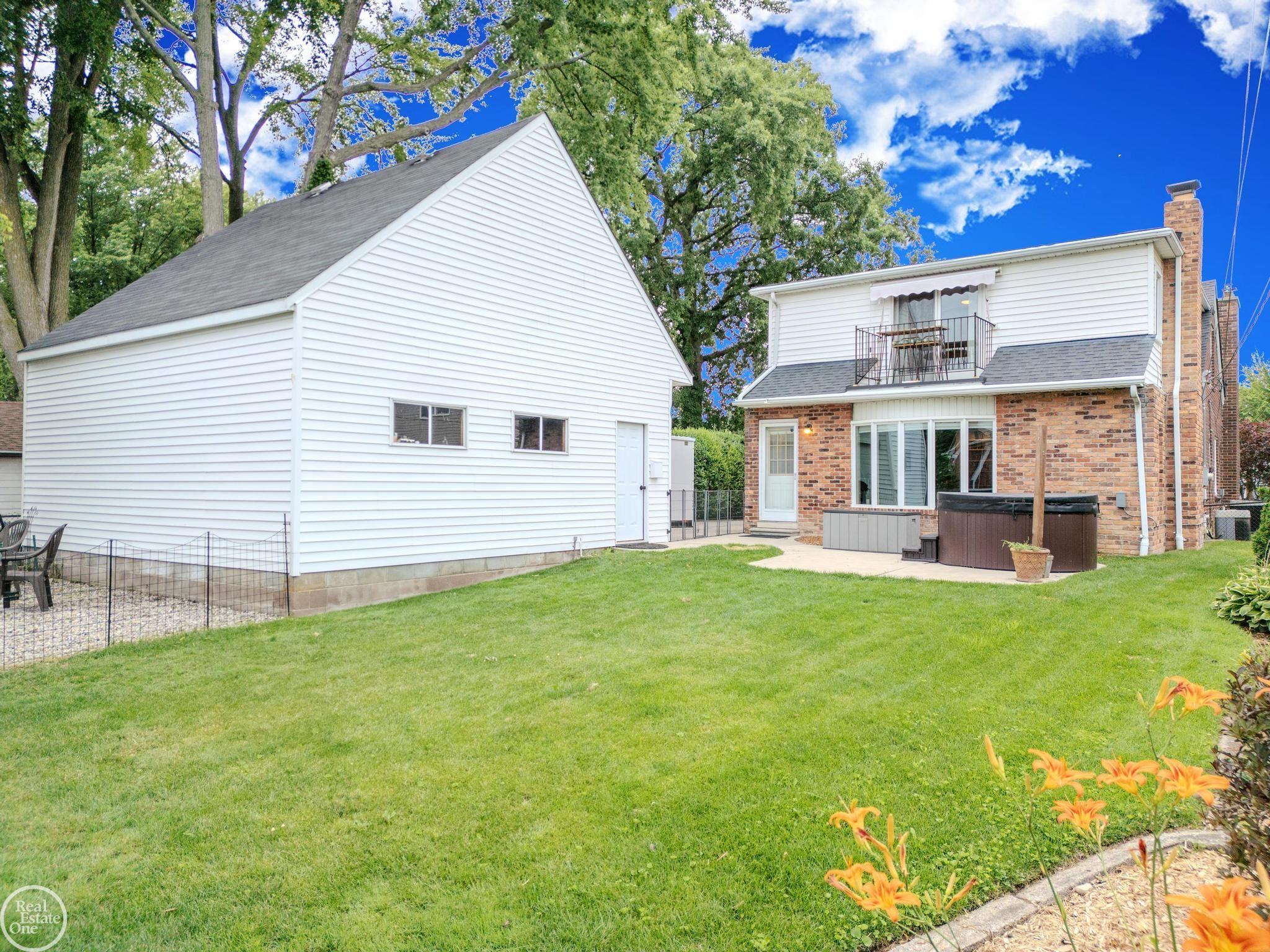 951 Hampton Road Grosse Pointe, MI 48236 - Photo 58 of 85 50147430-6f409f8a-4e03-44f1-ae7e-adf150c0b15d.JPG