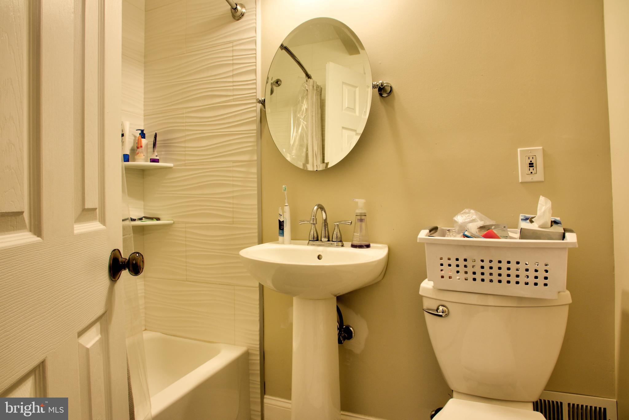 1404 South 2nd Street, Unit 2 Philadelphia, PA 19147 - Photo 19 of 25 Bathroom 2