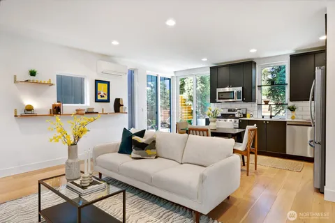 $825,000 | 527 B Northeast 89th Street, Seattle, WA 98115