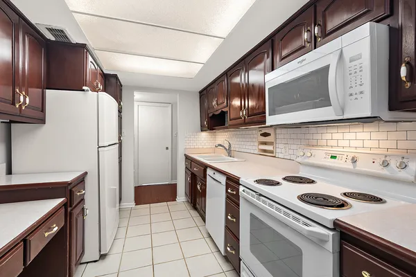 $179,900 | 3001 West Heritage Drive, Unit 106, Joliet, IL 60435