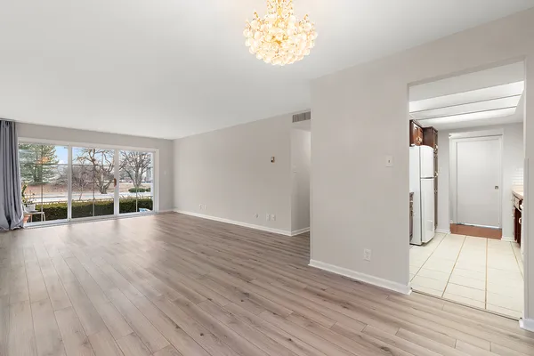 $179,900 | 3001 West Heritage Drive, Unit 106, Joliet, IL 60435