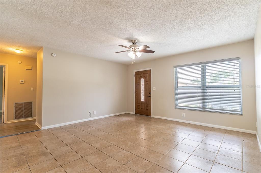 614 East Wheeler Road Seffner, FL 33584 - Photo 5 of 19