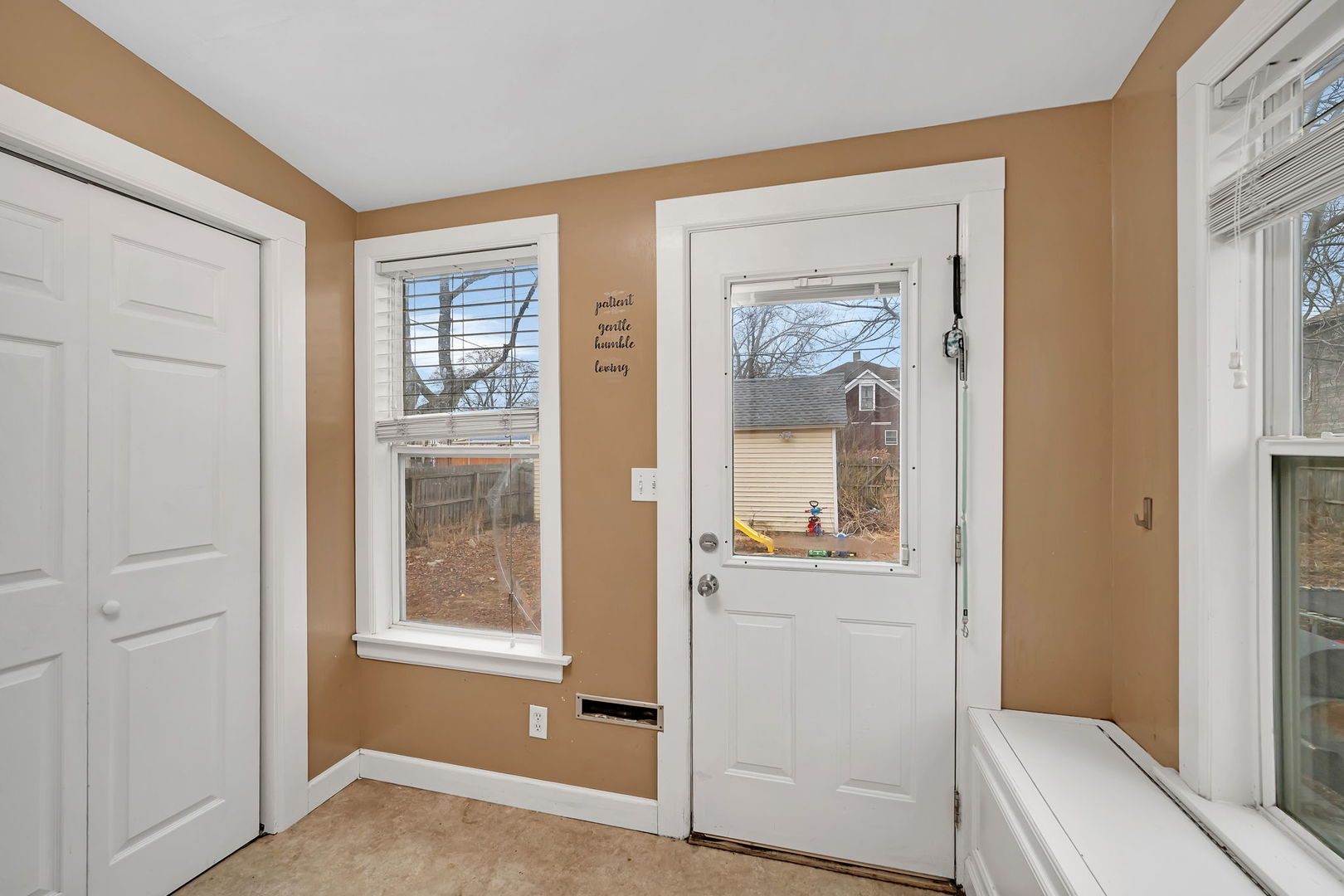 565 East Norris Drive Ottawa, IL 61350 - Photo 15 of 42 a view of a hallway with front door