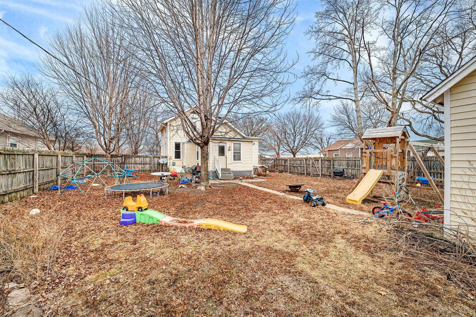565 East Norris Drive Ottawa, IL 61350 - Photo 25 of 42 a view of a white house with a yard and sitting area