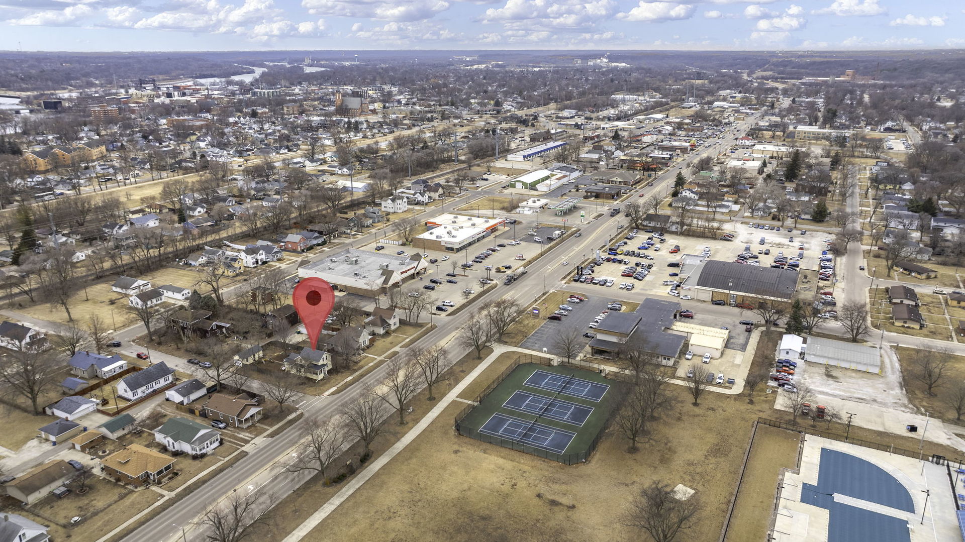 565 East Norris Drive Ottawa, IL 61350 - Photo 33 of 42 an aerial view of a city