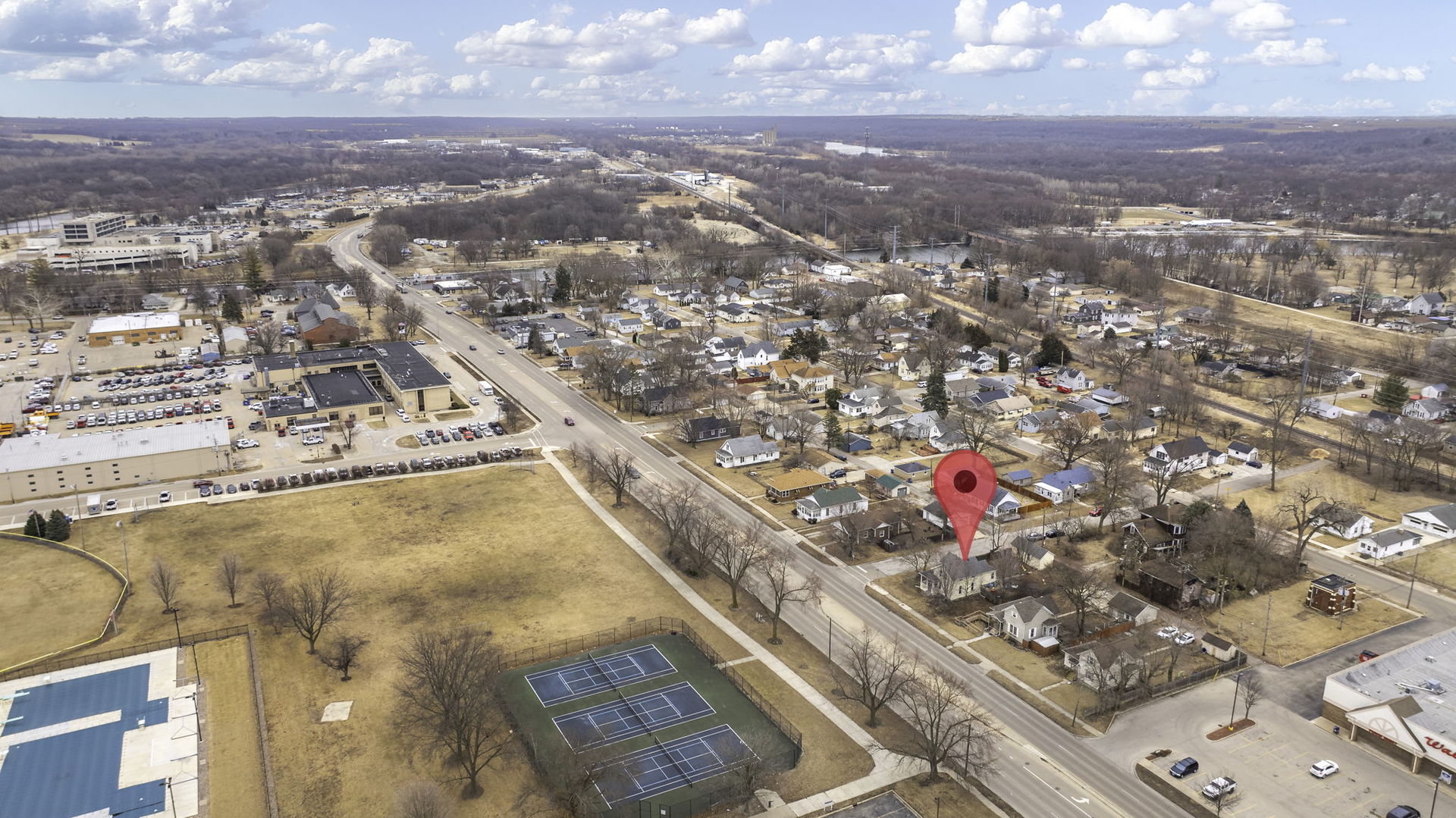 565 East Norris Drive Ottawa, IL 61350 - Photo 34 of 42 an aerial view of residential houses with outdoor space