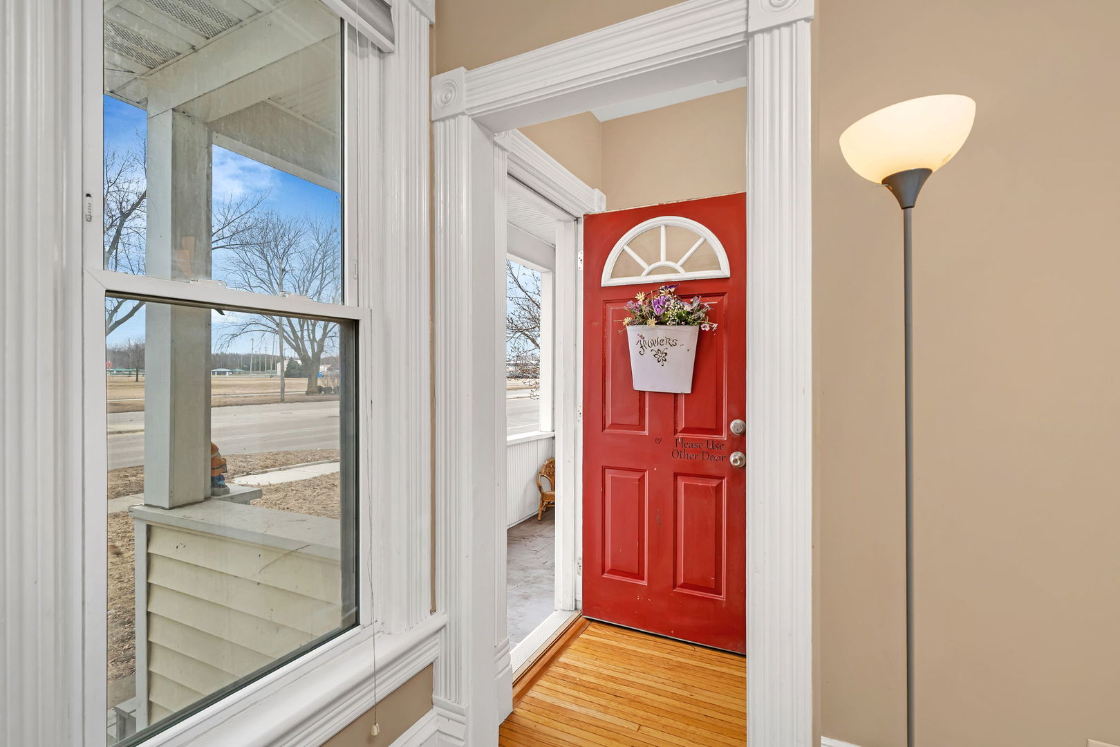 565 East Norris Drive Ottawa, IL 61350 - Photo 4 of 42 a view of front door of a house