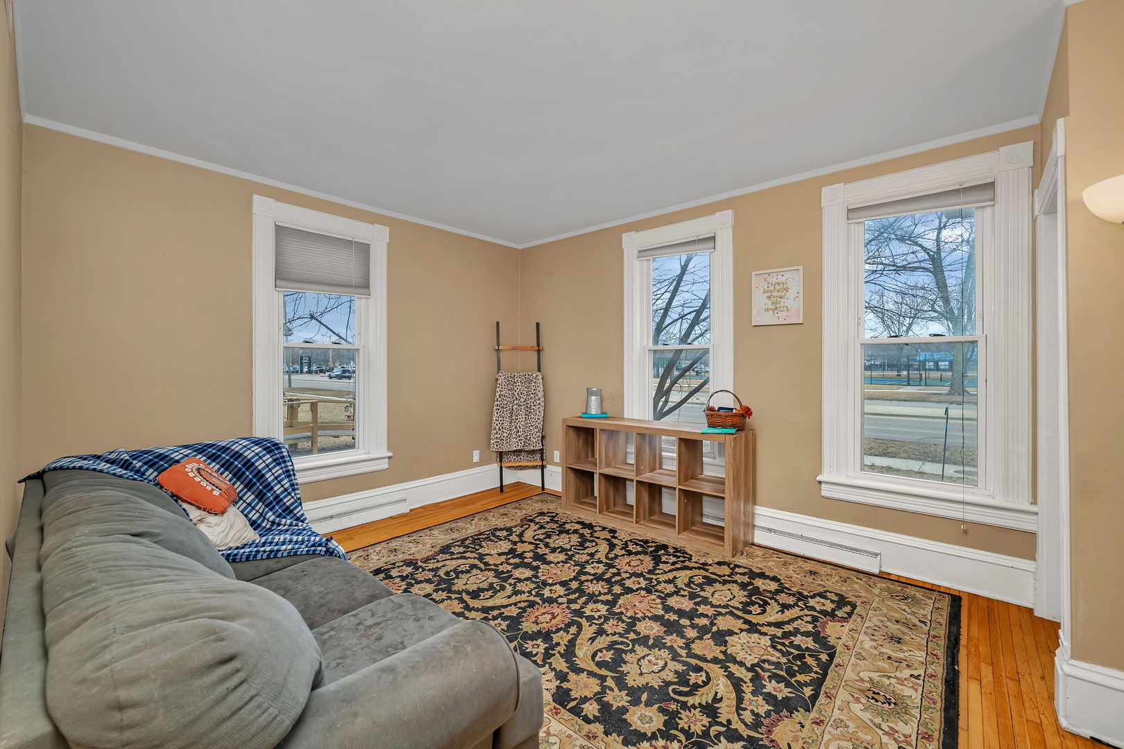 565 East Norris Drive Ottawa, IL 61350 - Photo 5 of 42 a living room with a couch and a window
