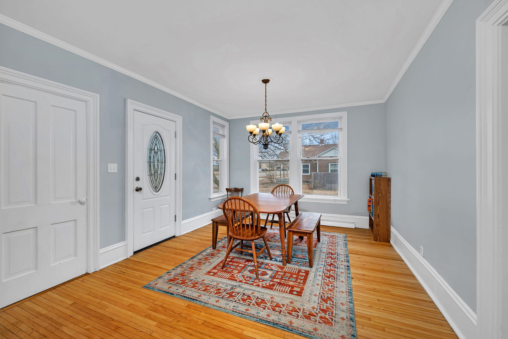 565 East Norris Drive Ottawa, IL 61350 - Photo 7 of 42 a living room with furniture rug and window