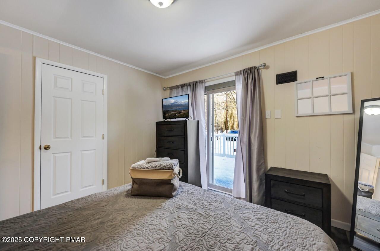 124 Fern Ridge Road Blakeslee, PA 18610 - Photo 35 of 69 a bedroom with a bed and a couch
