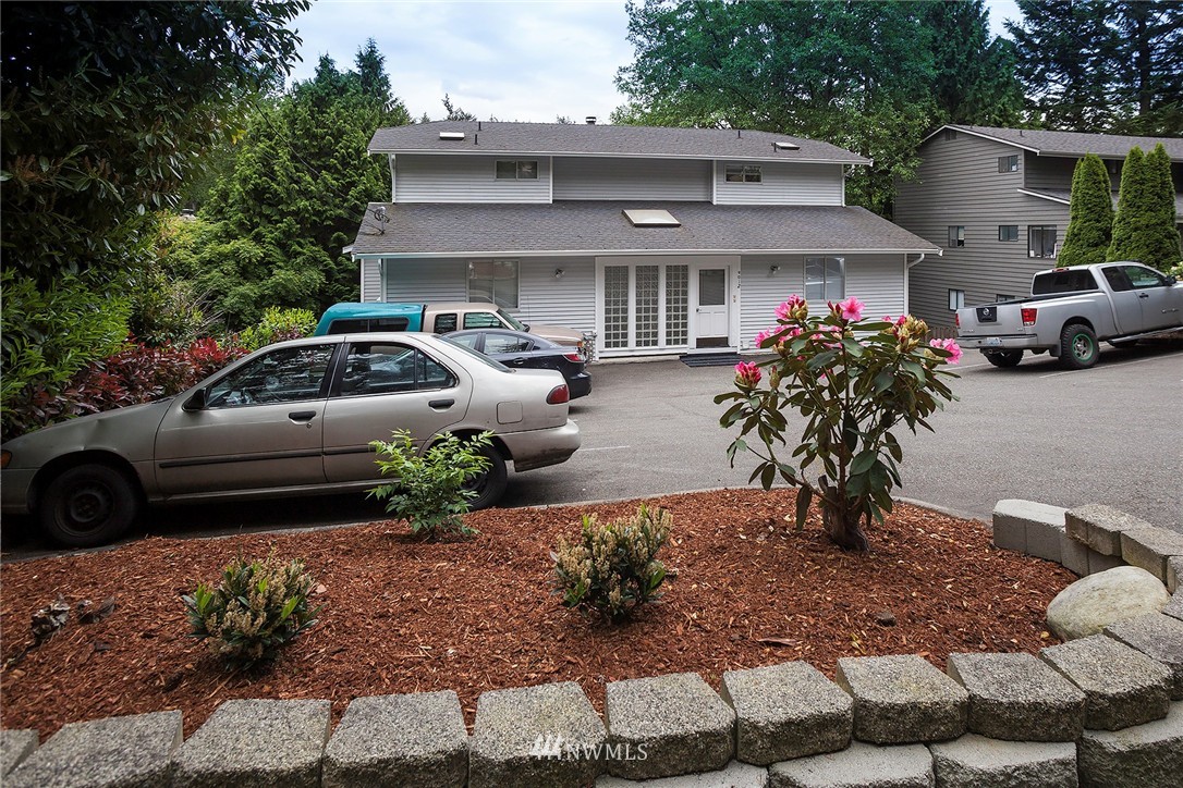 9012 236th Street Southwest Edmonds, WA 98026 - Photo 2 of 8 Gallery Image 2