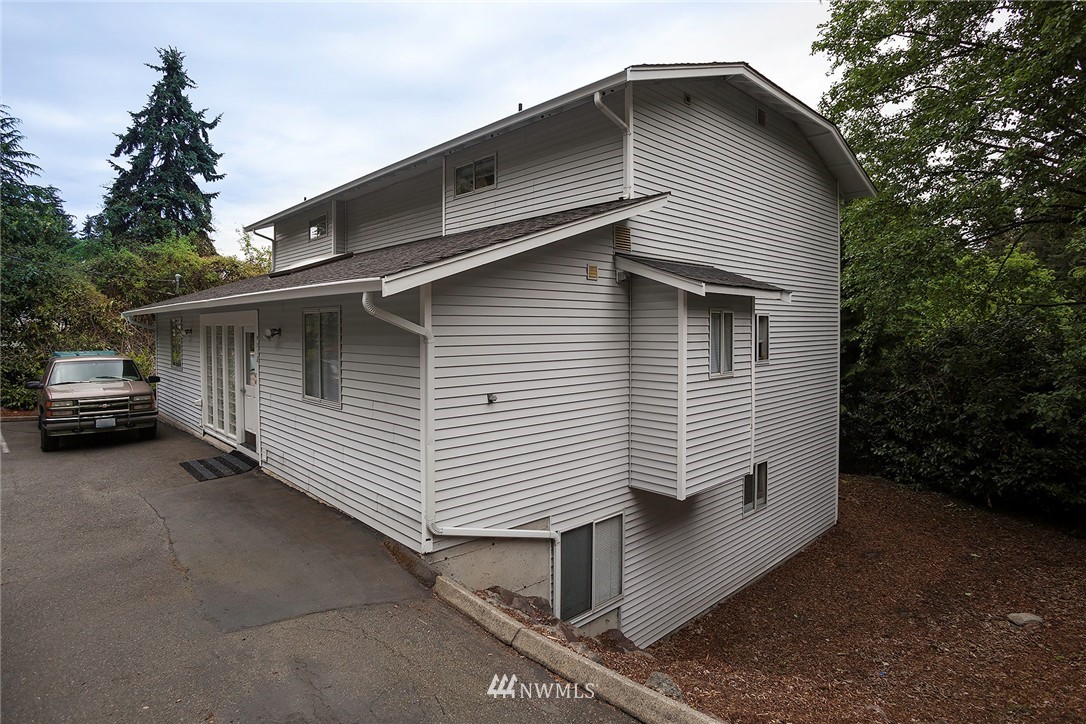 9012 236th Street Southwest Edmonds, WA 98026 - Photo 3 of 8 Gallery Image 3