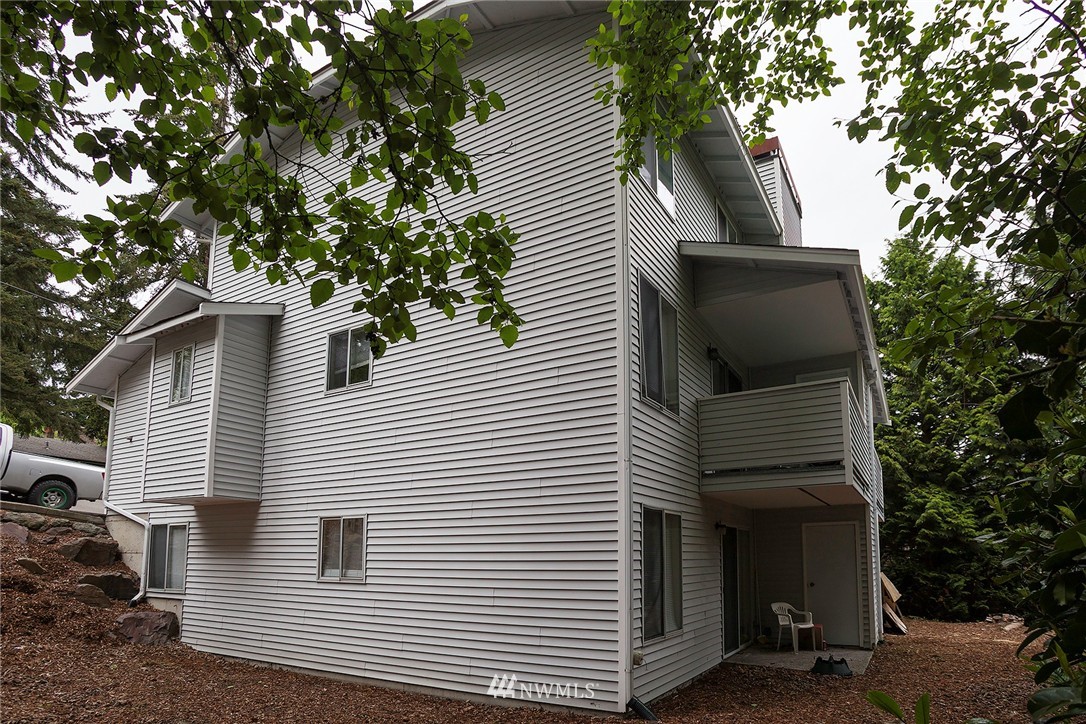 9012 236th Street Southwest Edmonds, WA 98026 - Photo 4 of 8 Gallery Image 4