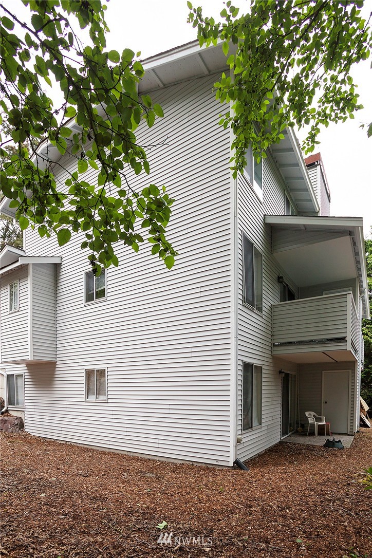 9012 236th Street Southwest Edmonds, WA 98026 - Photo 5 of 8 Gallery Image 5