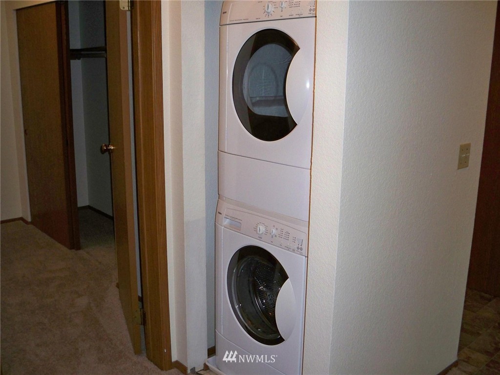 9012 236th Street Southwest Edmonds, WA 98026 - Photo 7 of 8 Gallery Image 7