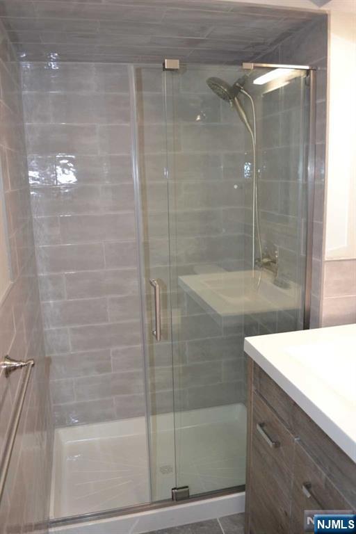 33 Henry Place, Unit B4 Hackensack, NJ 07601 - Photo 21 of 36