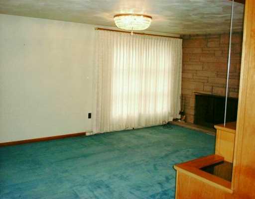 253 Emerson Road Pittsburgh, PA 15209 - Photo 6 of 8 Living Room.