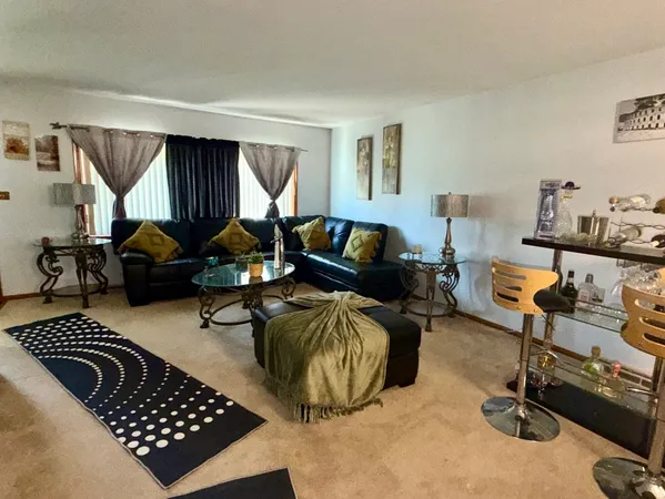 $3,200 | 1895 Birch Street, Des Plaines, IL 60018