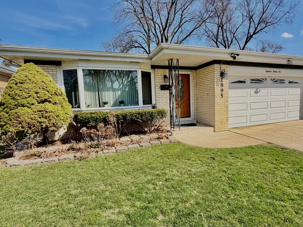 $3,200 | 1895 Birch Street, Des Plaines, IL 60018