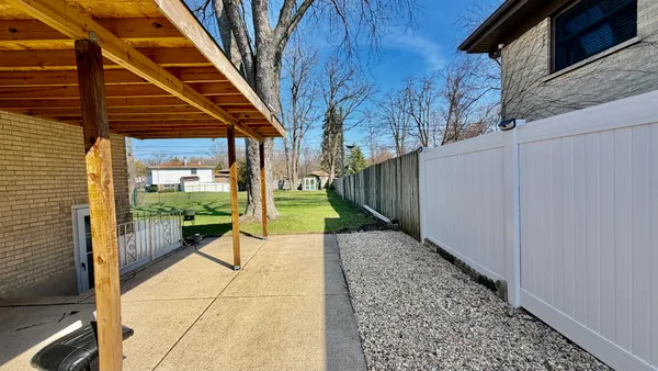 $3,200 | 1895 Birch Street, Des Plaines, IL 60018