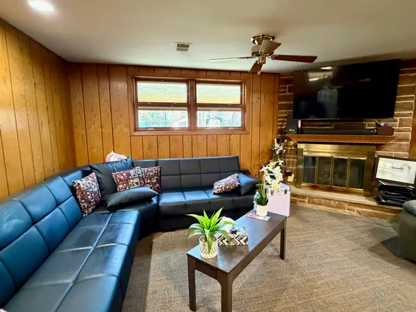 $3,200 | 1895 Birch Street, Des Plaines, IL 60018