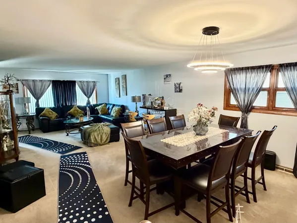 $3,200 | 1895 Birch Street, Des Plaines, IL 60018