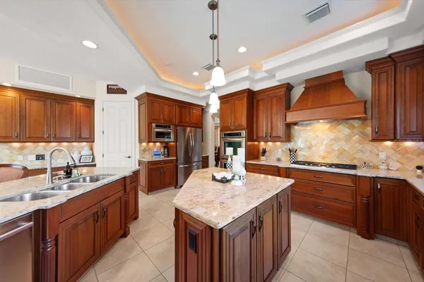 $2,950,000 | 305 Eastleigh Drive, Belleair, FL 33756