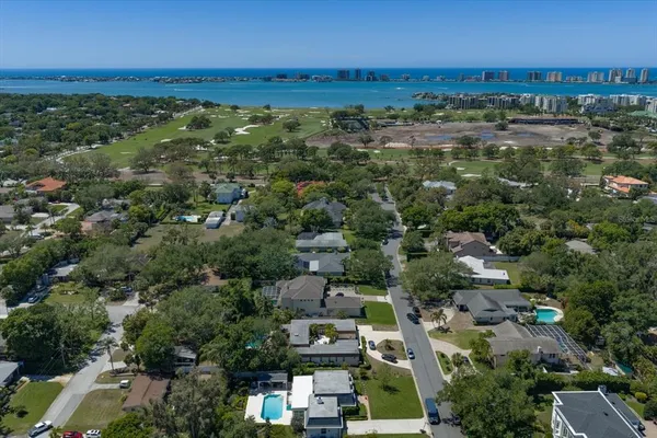 $2,950,000 | 305 Eastleigh Drive, Belleair, FL 33756