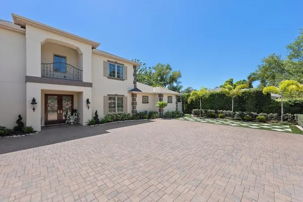 $2,950,000 | 305 Eastleigh Drive, Belleair, FL 33756