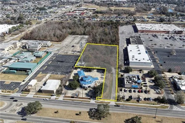 $500,000 | 1705 Manhattan Boulevard, Harvey, LA 70058