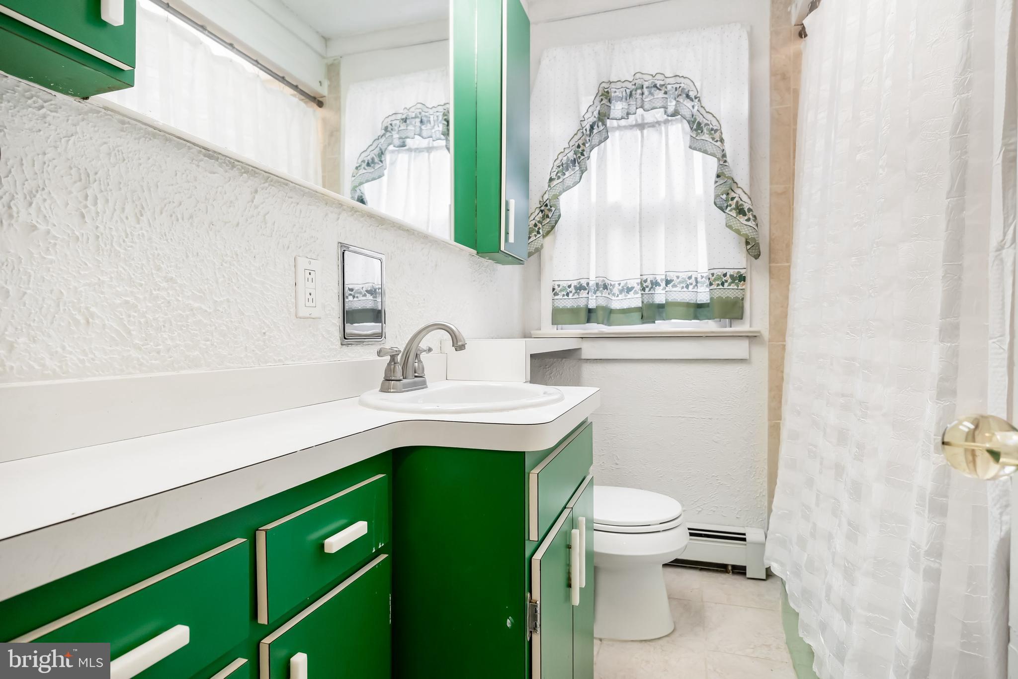 33 Lejune Road Cinnaminson, NJ 08077 - Photo 17 of 28 Bathroom