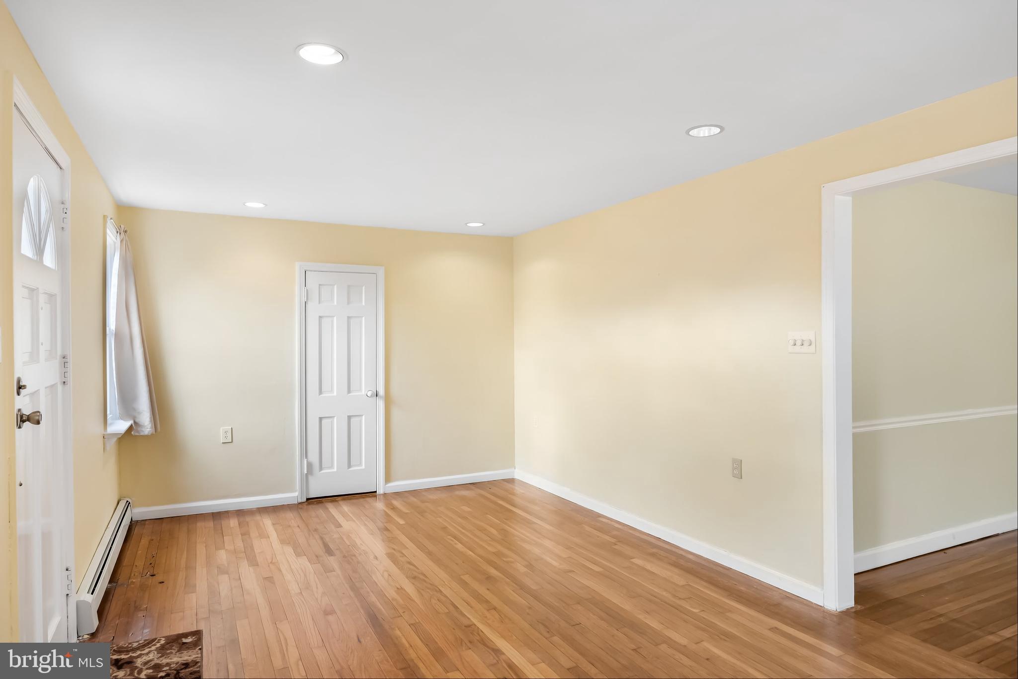 33 Lejune Road Cinnaminson, NJ 08077 - Photo 3 of 28 Living Room