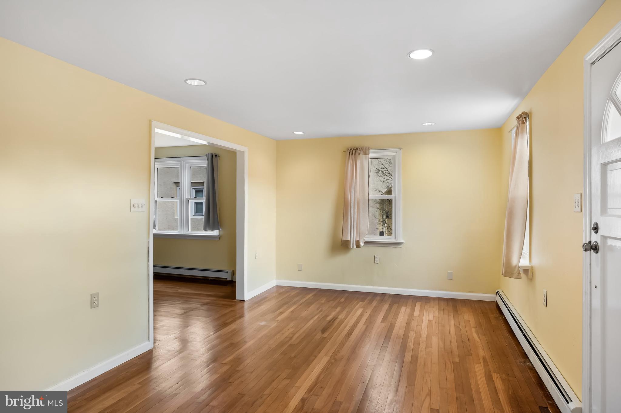 33 Lejune Road Cinnaminson, NJ 08077 - Photo 5 of 28 Living Room