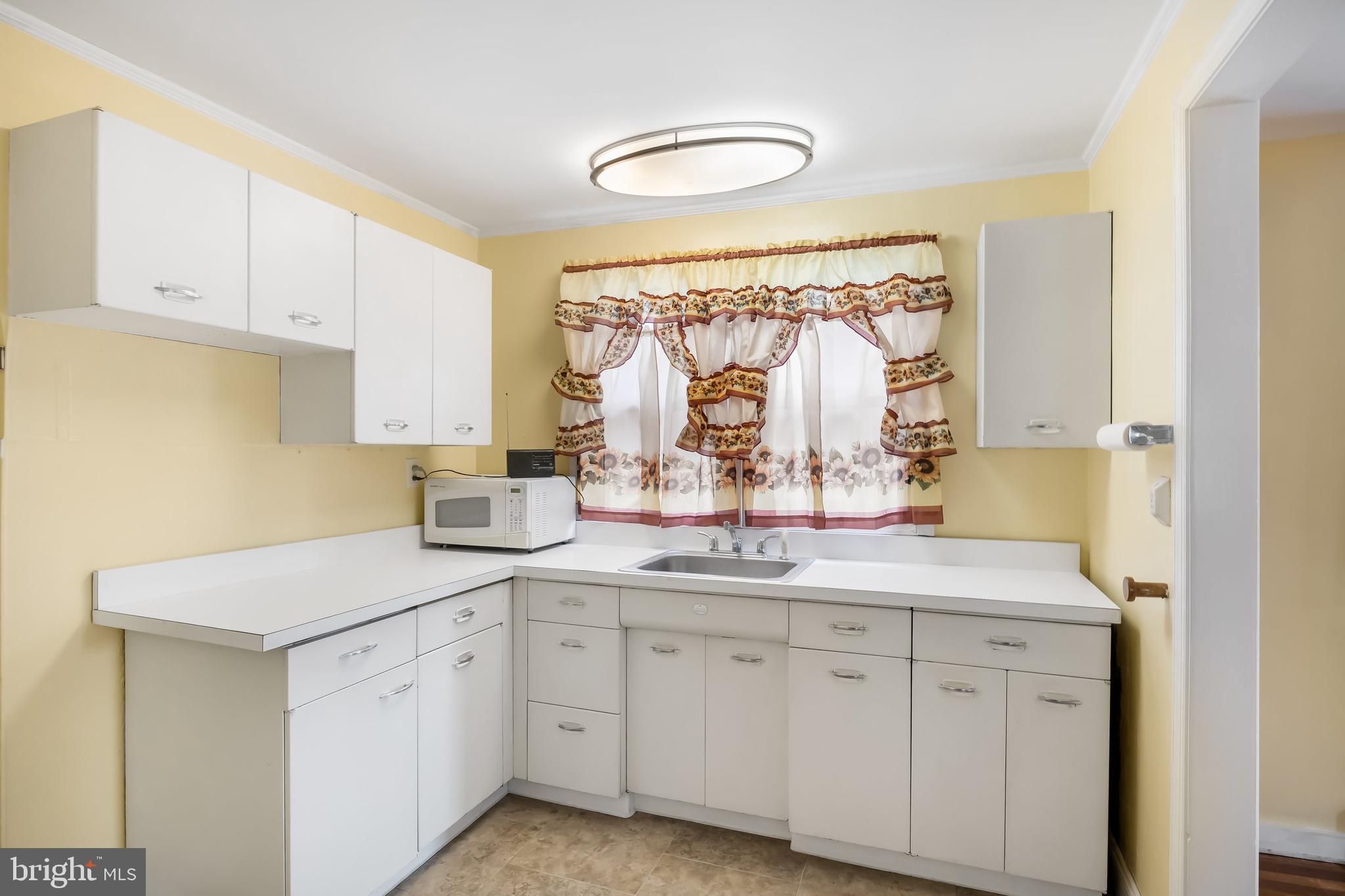 33 Lejune Road Cinnaminson, NJ 08077 - Photo 9 of 28 Kitchen