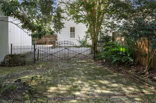 $3,500 | 2319 Magazine Street, New Orleans, LA 70130