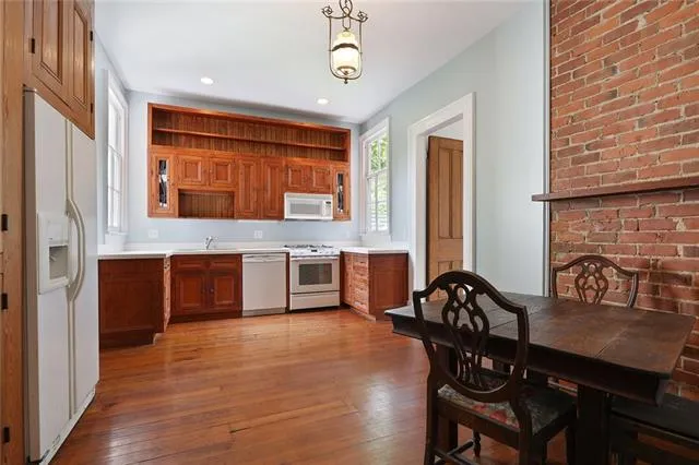 $3,500 | 2319 Magazine Street, New Orleans, LA 70130