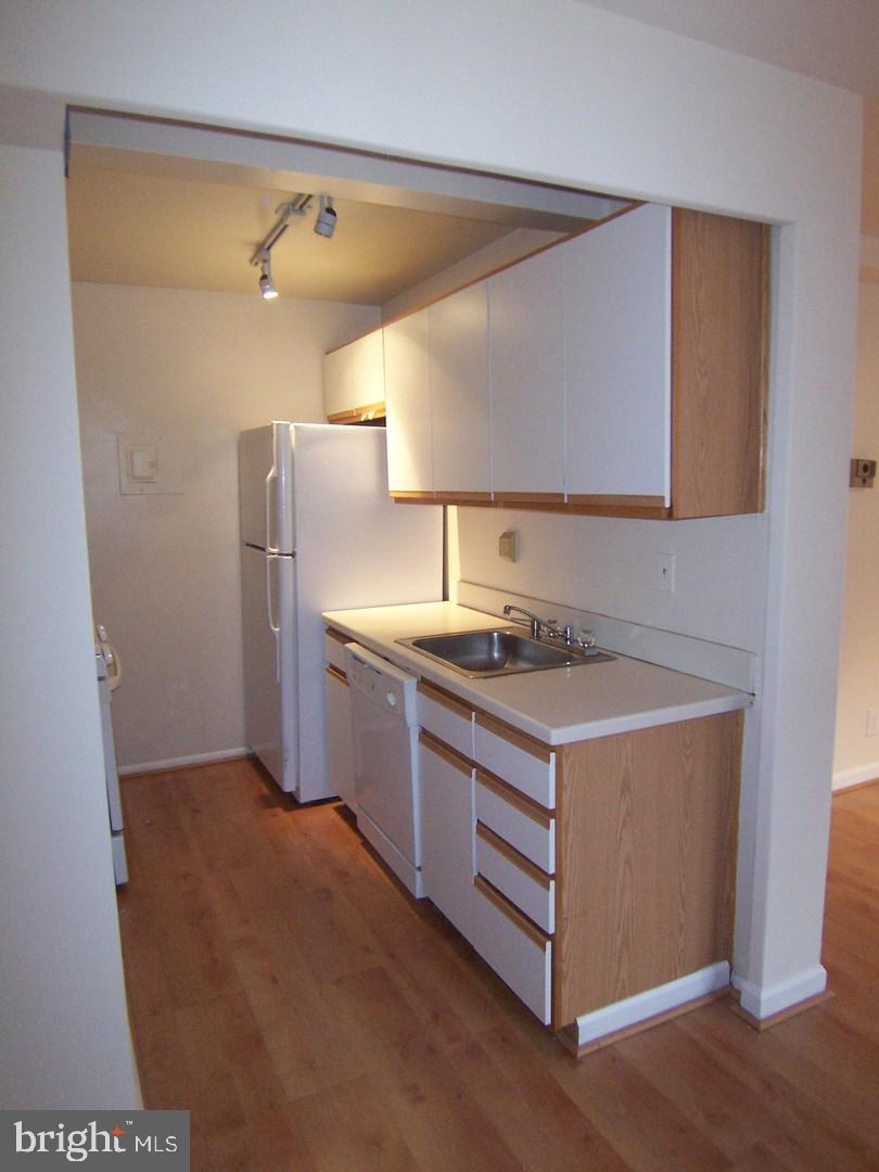 1601 18th Street Northwest, Unit 406 Washington, DC 20009 - Photo 12 of 30 Kitchen