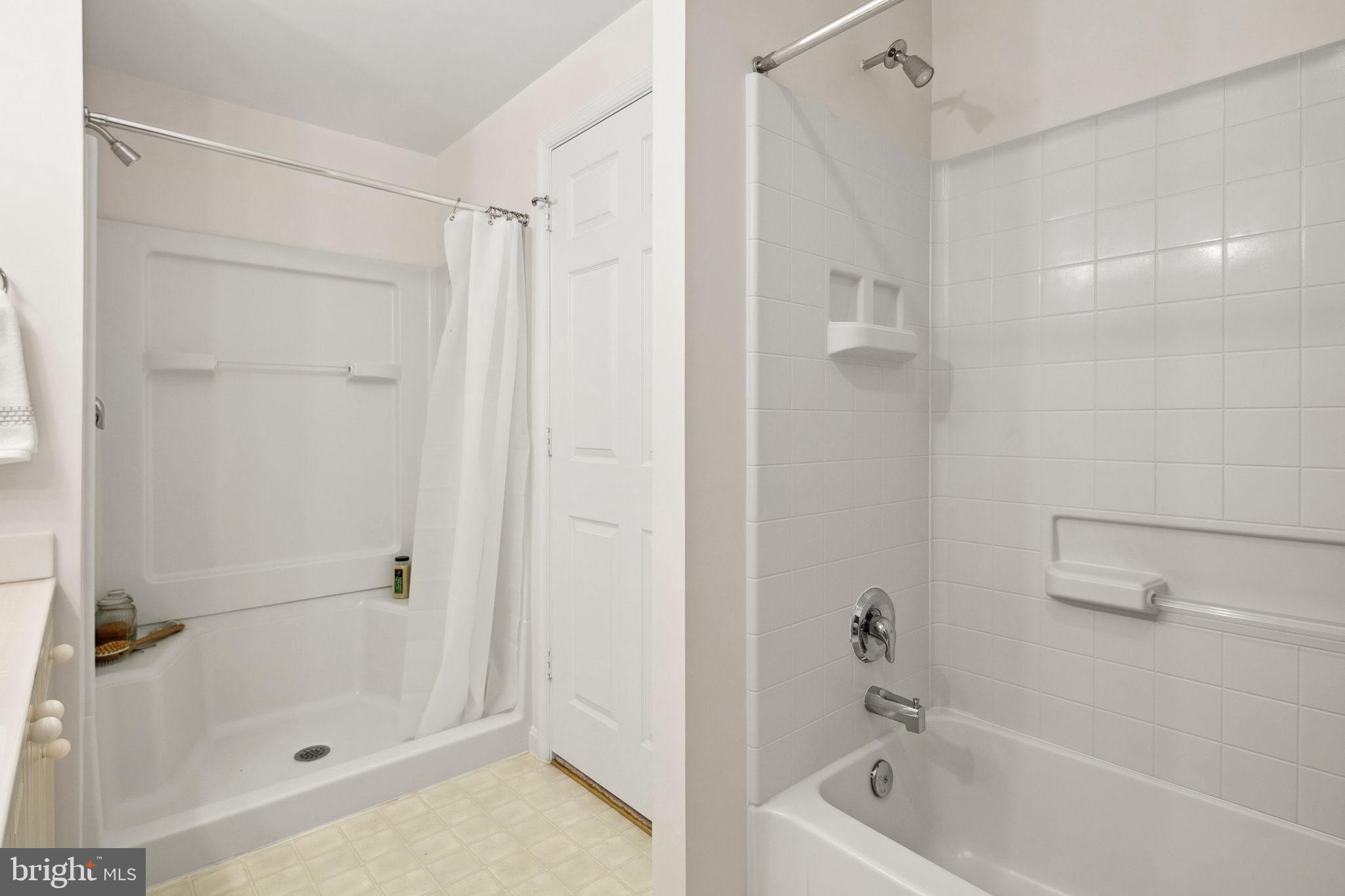 19355 Cypress Ridge Terrace, Unit 803 Leesburg, VA 20176 - Photo 23 of 38 a bathroom with a tub shower vanity and a sink