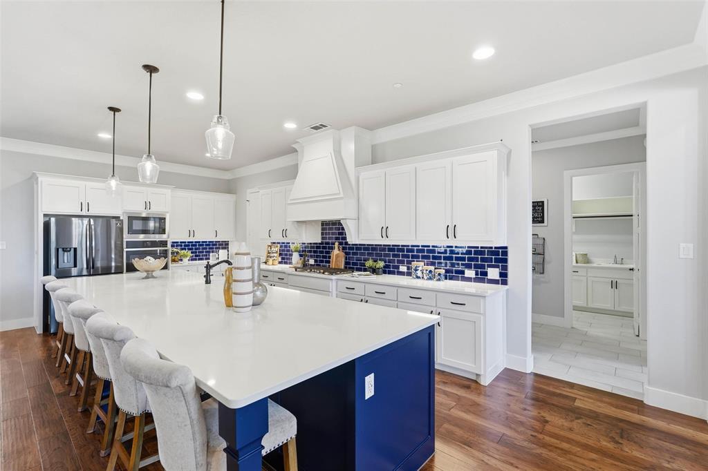 640 Maggie Trail Lucas, TX 75002 - Photo 7 of 40 a large kitchen with a table and chairs