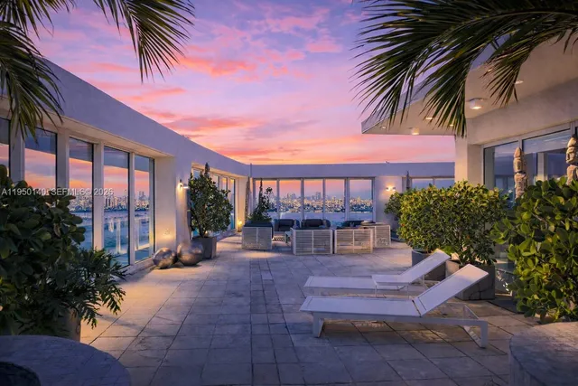 $28,900,000 | 450 Alton Road, Unit PH1, Miami Beach, FL 33139