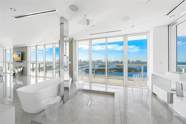 $28,900,000 | 450 Alton Road, Unit PH1, Miami Beach, FL 33139