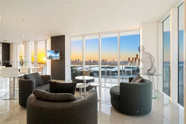 $28,900,000 | 450 Alton Road, Unit PH1, Miami Beach, FL 33139