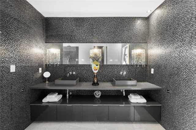 $28,900,000 | 450 Alton Road, Unit PH1, Miami Beach, FL 33139