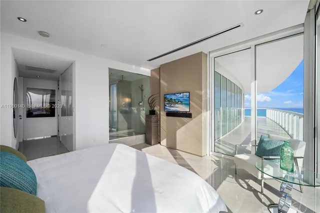 $28,900,000 | 450 Alton Road, Unit PH1, Miami Beach, FL 33139