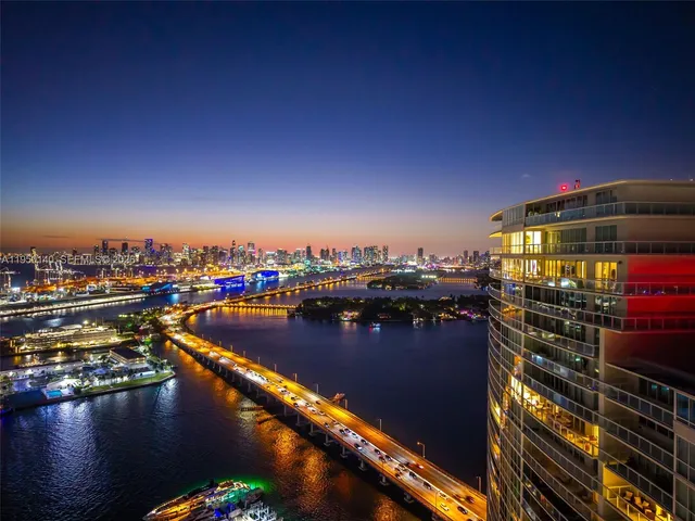 $28,900,000 | 450 Alton Road, Unit PH1, Miami Beach, FL 33139