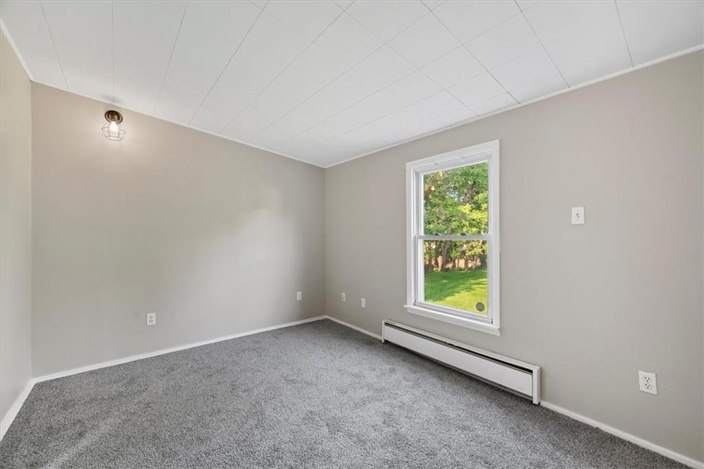373 Goldsmith Road Pittsburgh, PA 15237 - Photo 13 of 40 an empty room with windows