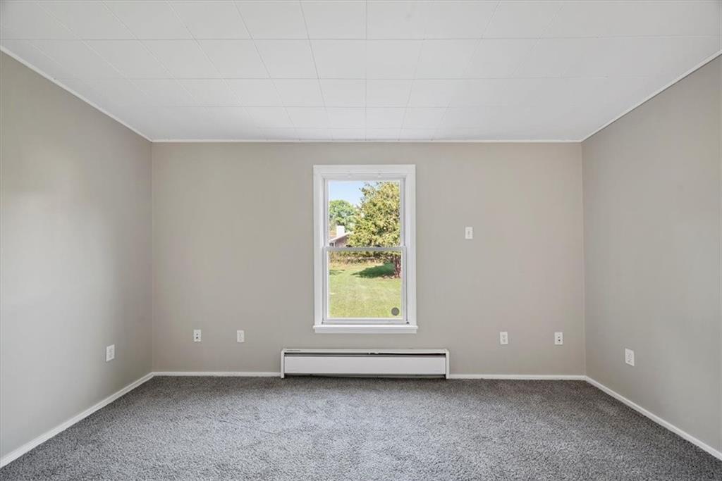 373 Goldsmith Road Pittsburgh, PA 15237 - Photo 14 of 40 an empty room with window