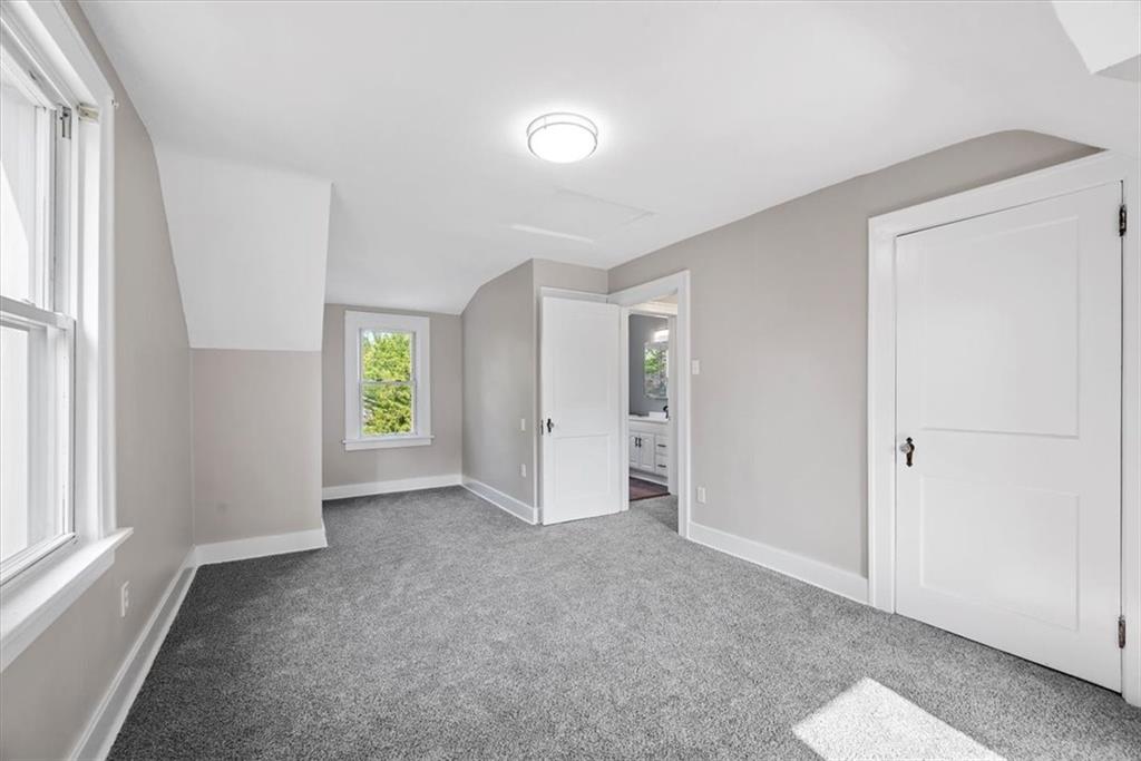 373 Goldsmith Road Pittsburgh, PA 15237 - Photo 29 of 40 an empty room with windows and closet